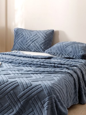 Thickened Winter Milk Fleece Blanket Thickened Winter Milk Fleece Blanket