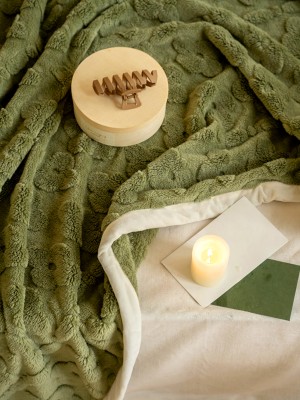 Thickened Embossed Milk Fleece Blanket Thickened Embossed Milk Fleece Blanket
