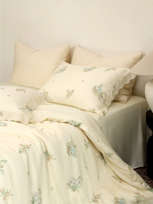 Delicate and Soft Four Piece Bedding Set