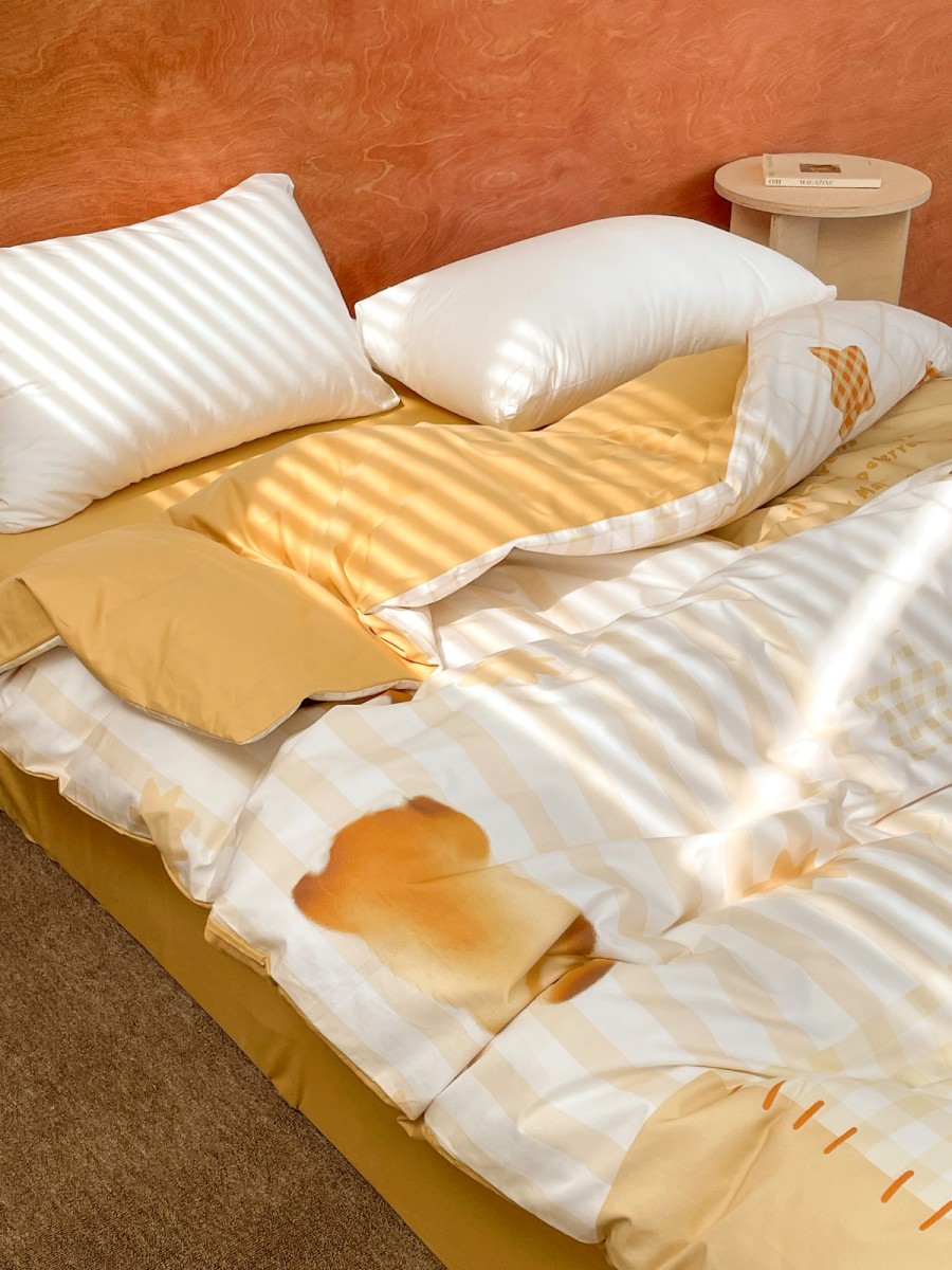 Warm-toned Adorable Raccoon Duvet Cover - Image 3