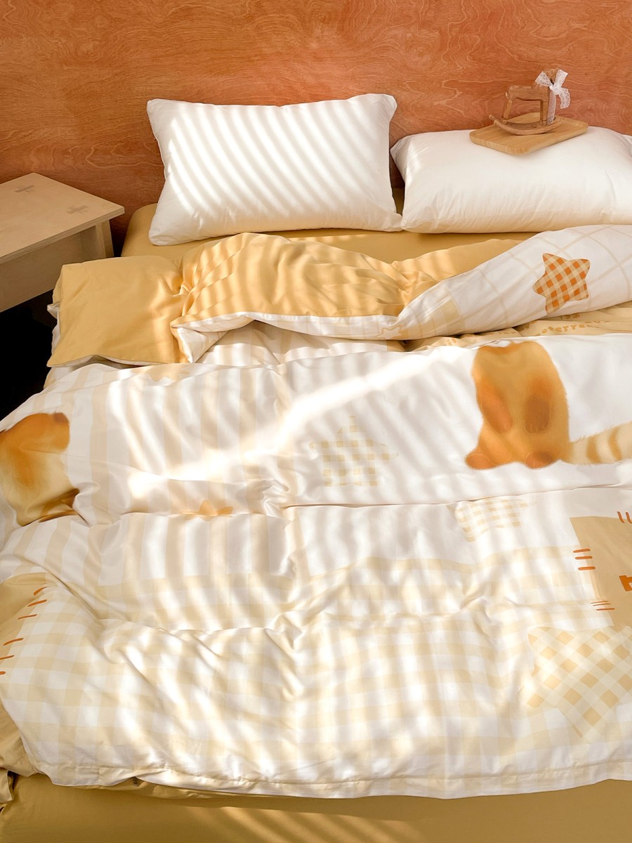 Warm-toned Adorable Raccoon Duvet Cover - Image 4