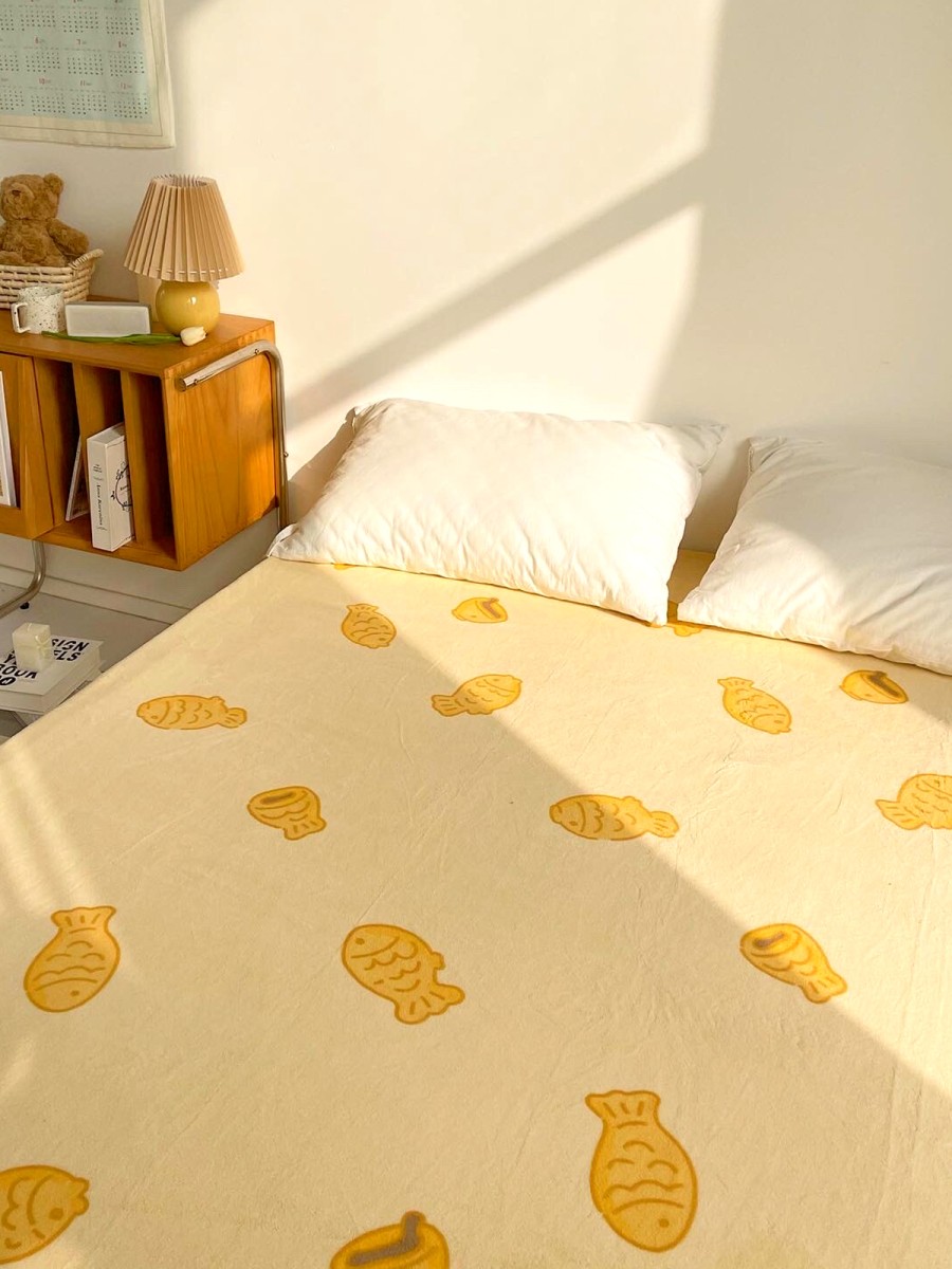 Taiyaki Print Plush Bed Sheet - Image 3
