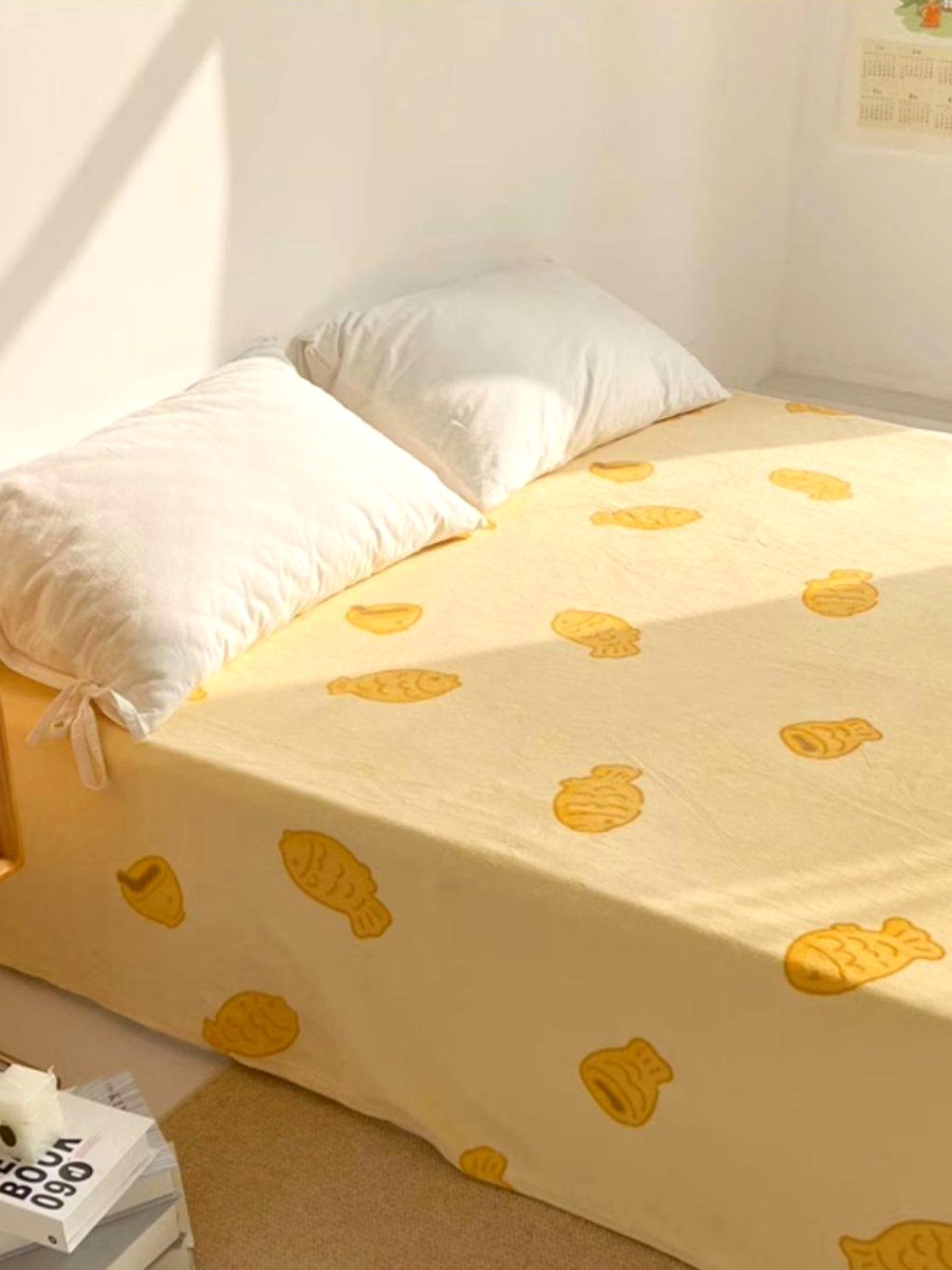 Taiyaki Print Plush Bed Sheet - Image 5