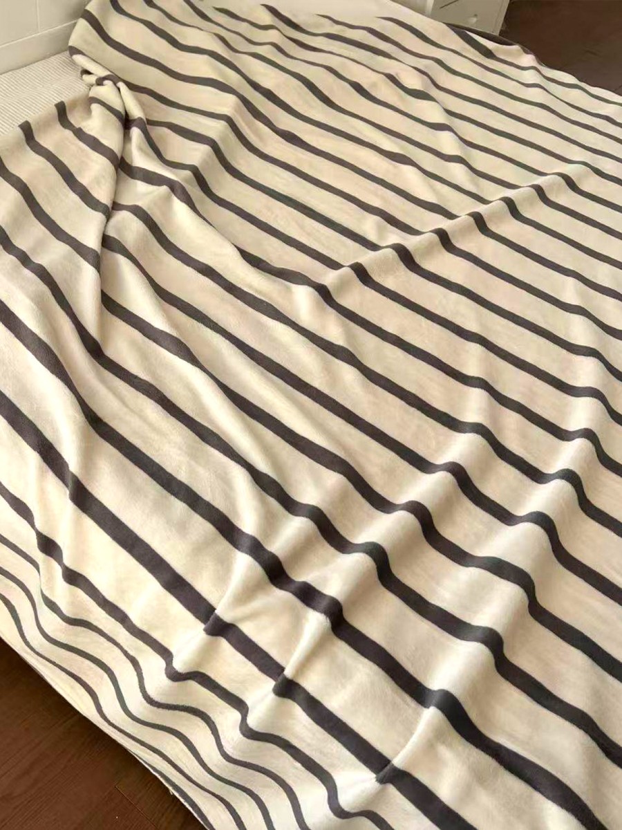 Thickened Milk Fleece Bed Sheets for Winter - Image 2