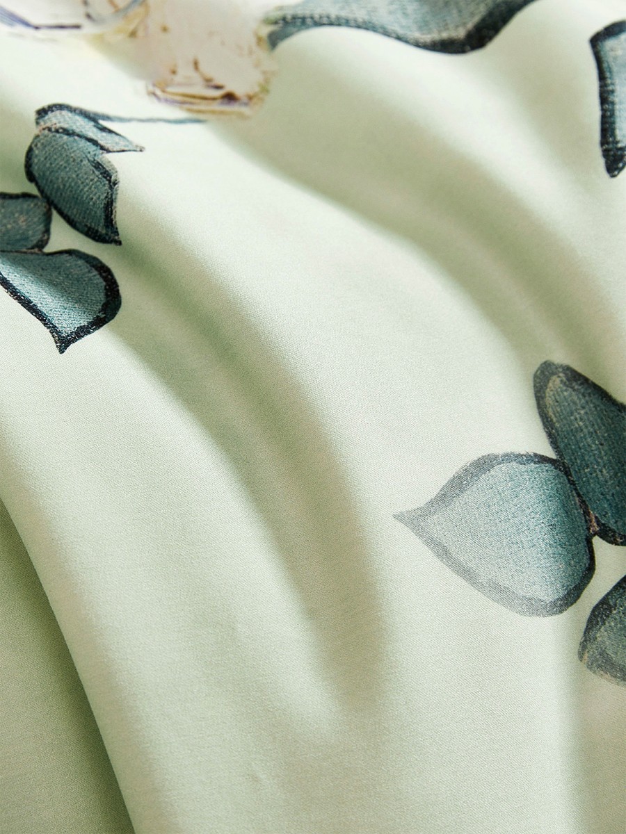 White Rose Print Bedding Set - Image 4