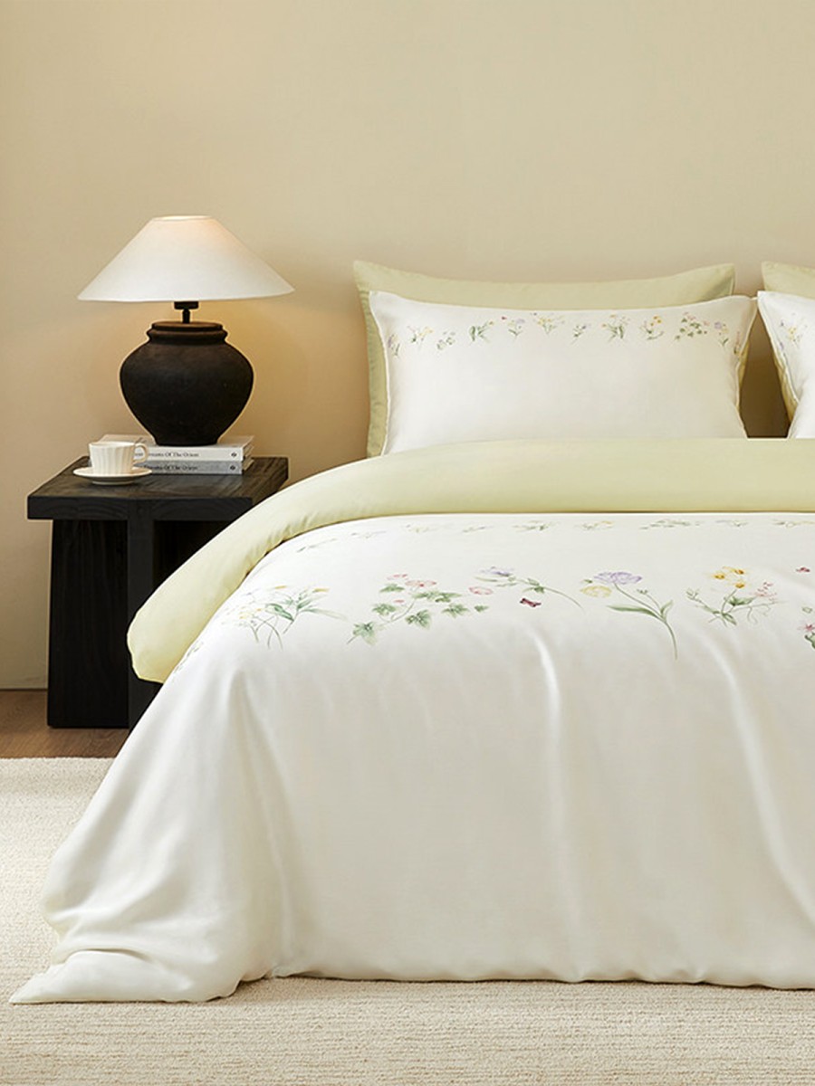 Skin Friendly Comfortable Four Piece Bedding Set - Image 2