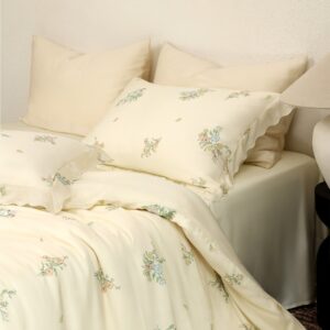 Delicate and Soft Four Piece Bedding Set