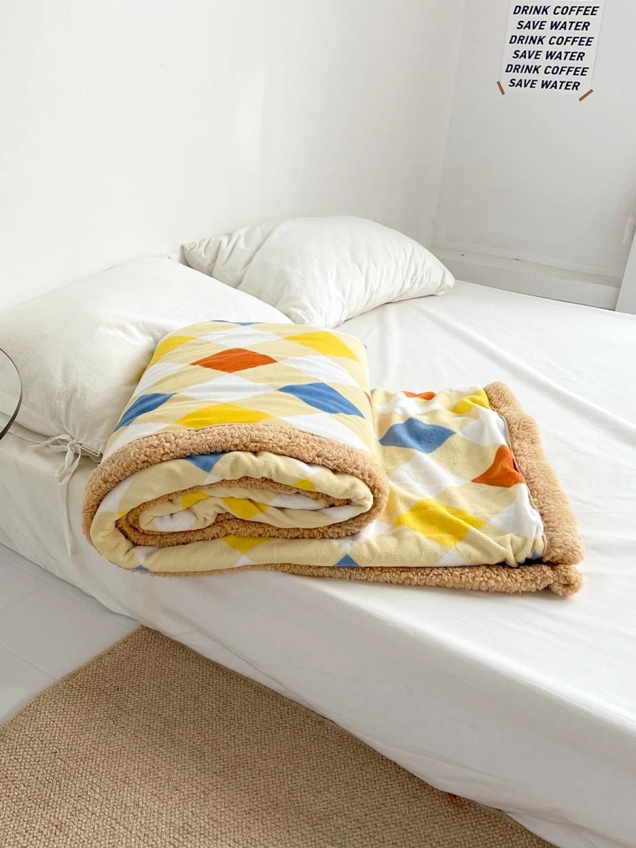 Color-blocked Checkered Lambswool Blanket - Image 3