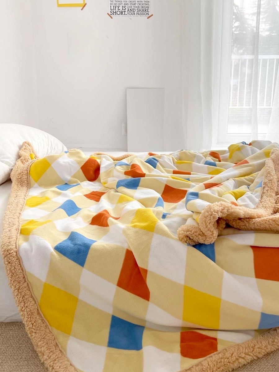 Color-blocked Checkered Lambswool Blanket - Image 4