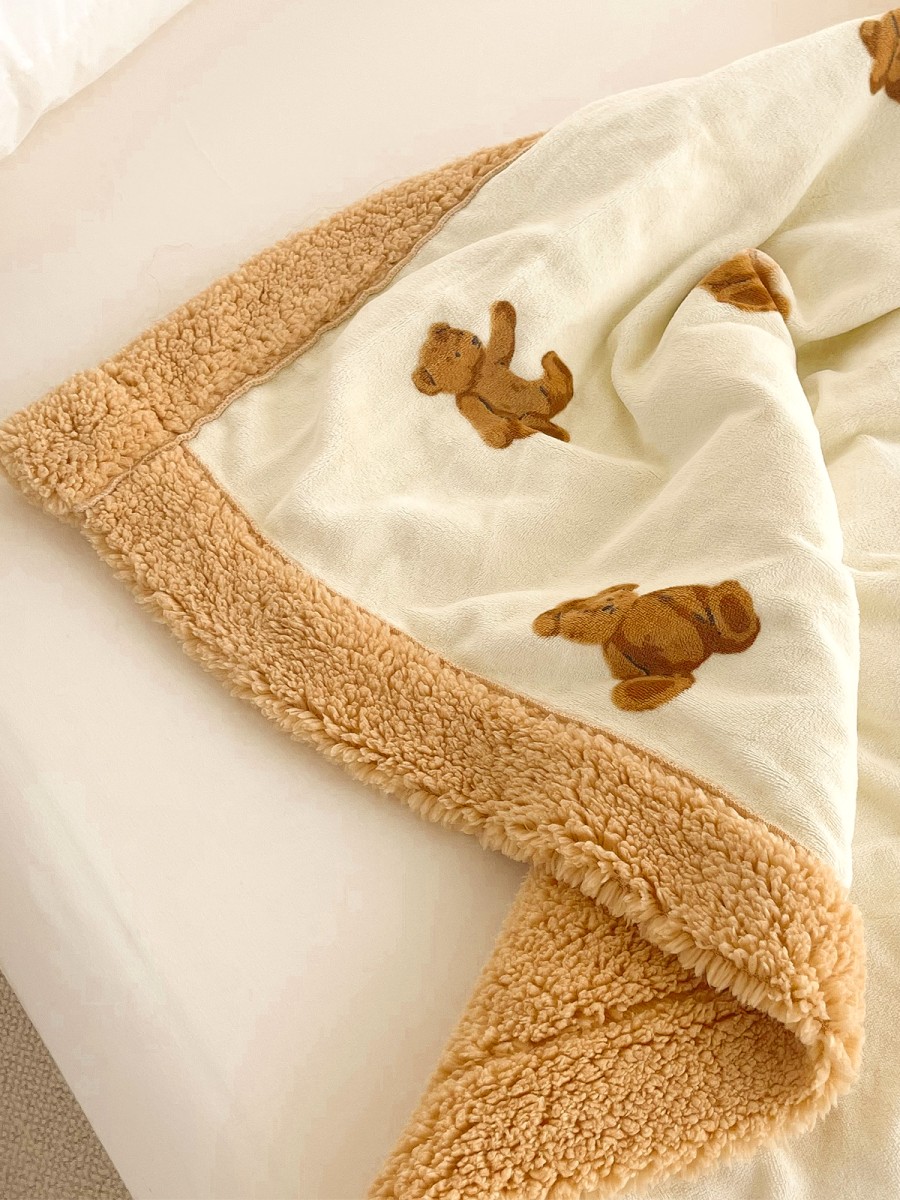 Cartoon Bear Plush Blanket - Image 5