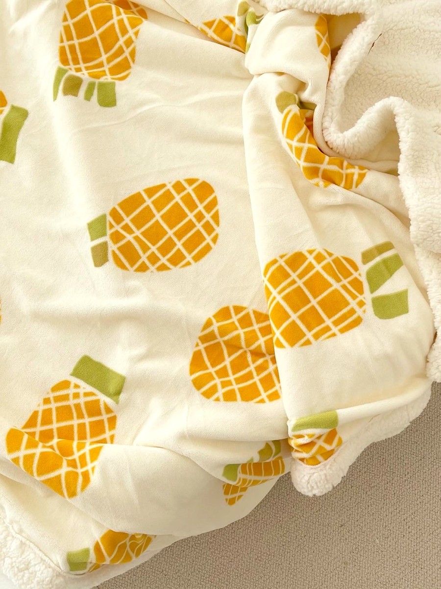 Pineapple Print Lambswool Blanket - Image 4