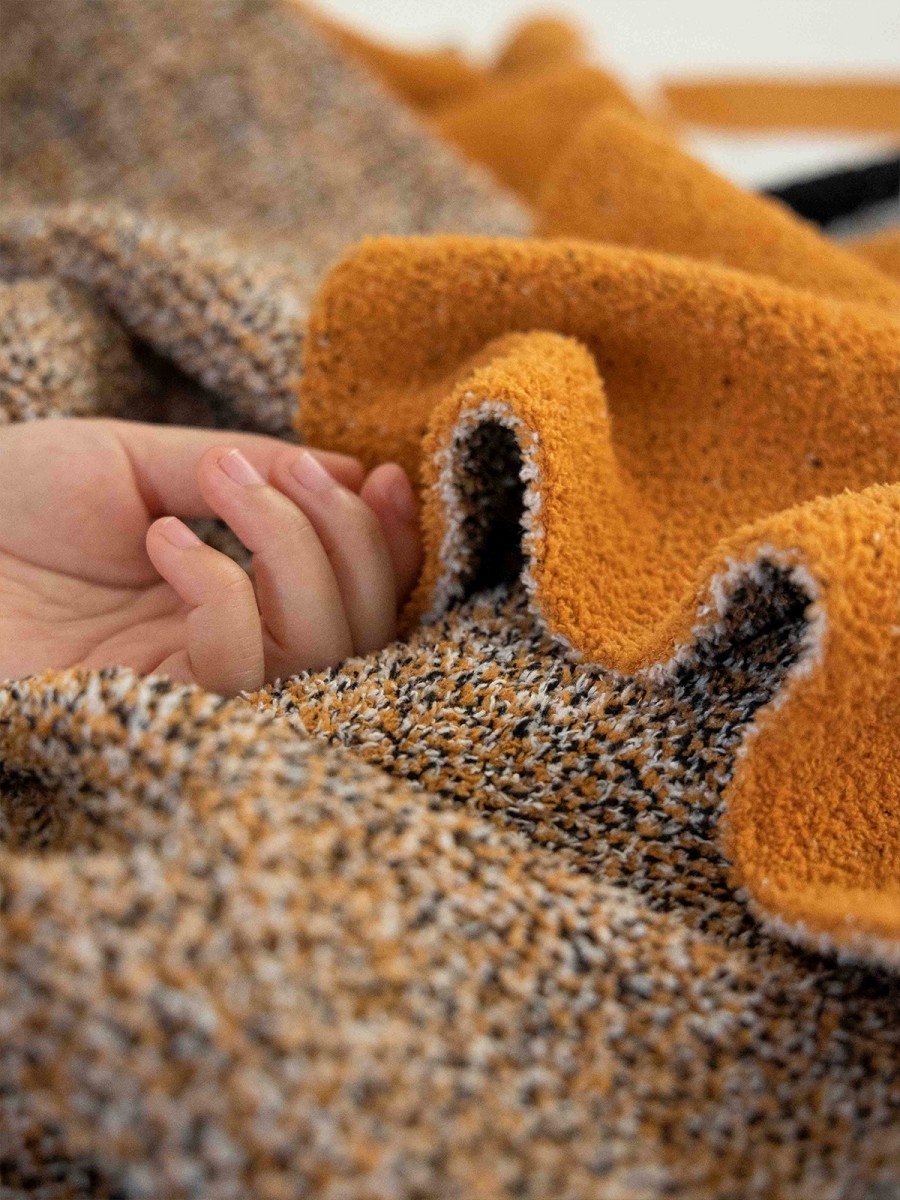 Elastic Half Fleece Blanket - Image 3