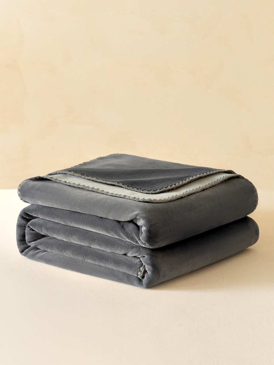 Thickened Milk Fleece Blanket - Image 4