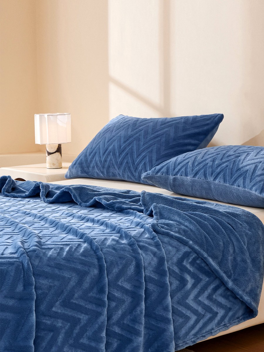 3D Textured Milk Fleece Blanket - Image 2