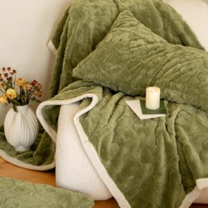 Thickened Embossed Milk Fleece Blanket