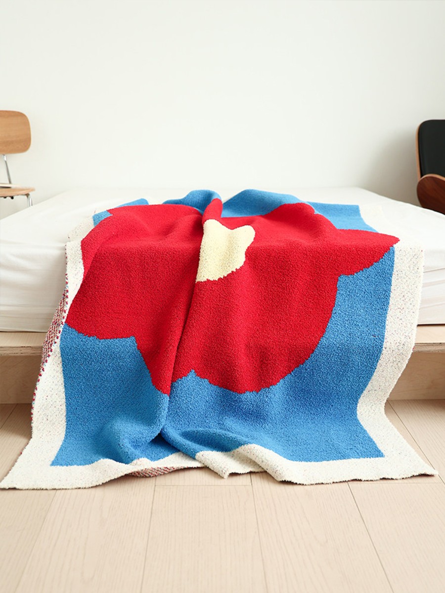 Big Hibiscus Half Fleece Blanket - Image 3