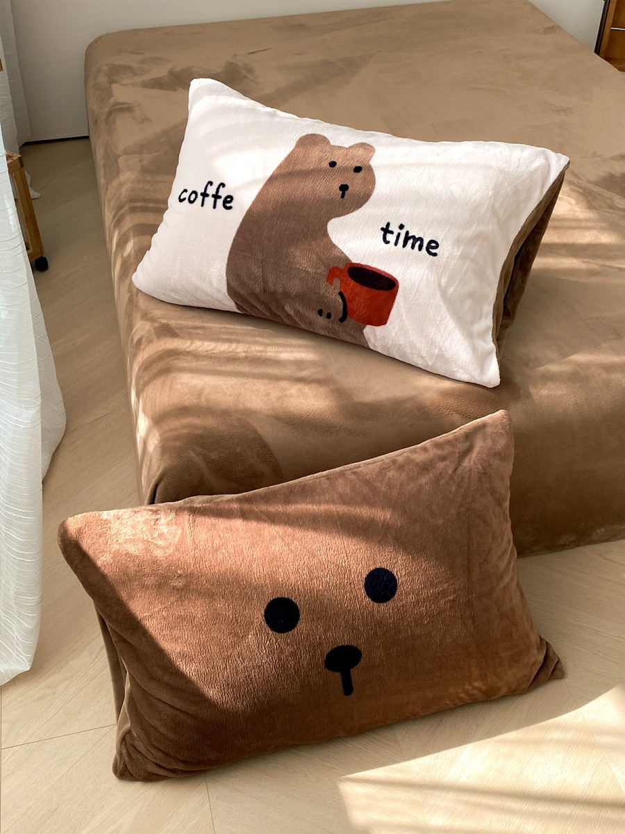 Retro Bear Print Pillowcase - Image 2