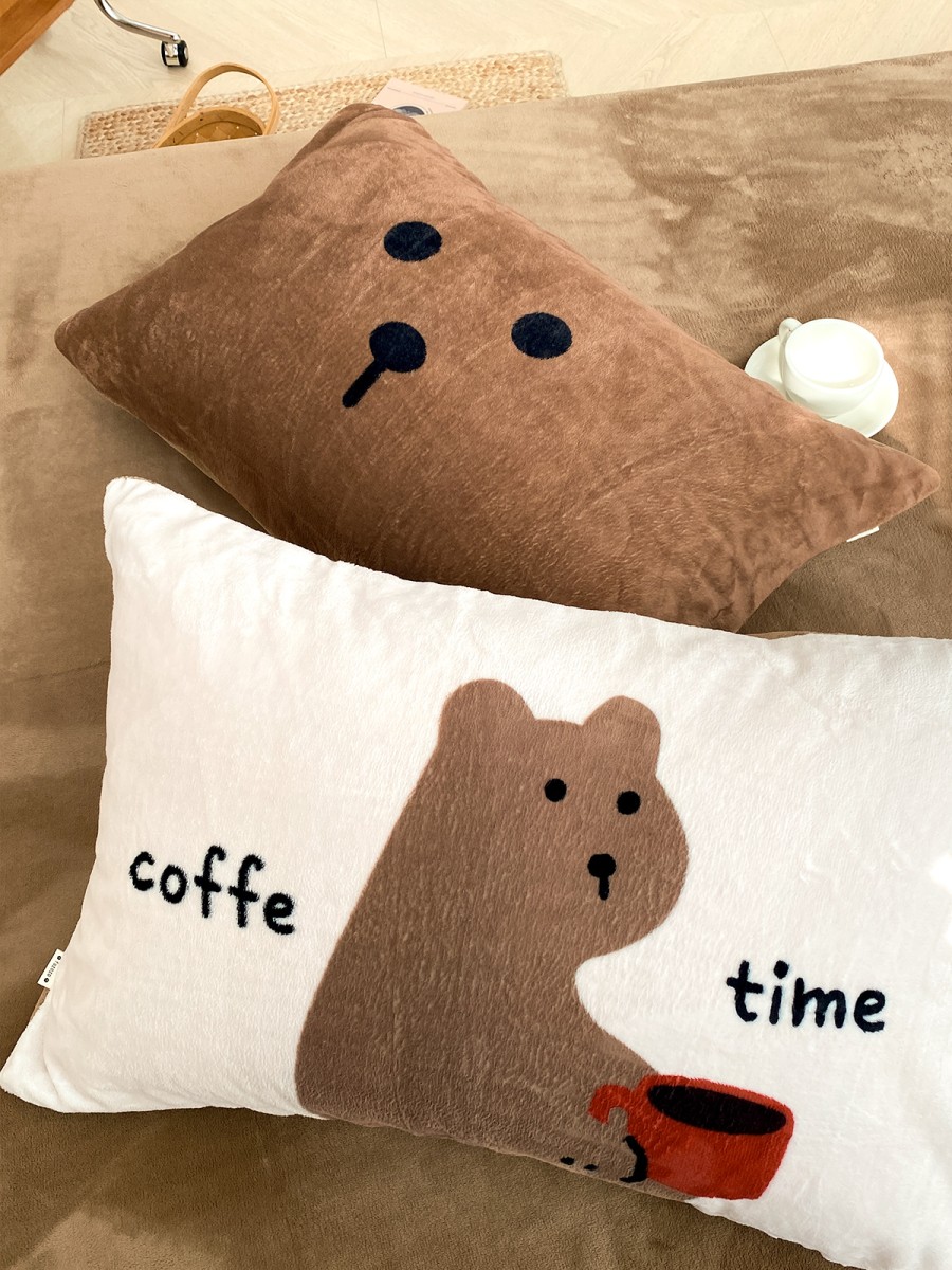 Retro Bear Print Pillowcase - Image 3