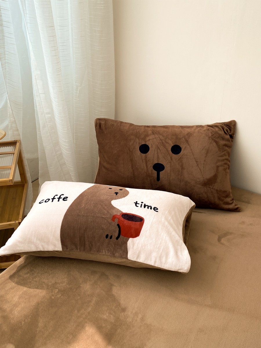 Retro Bear Print Pillowcase - Image 5